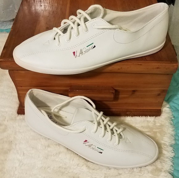 la gear tennis shoes